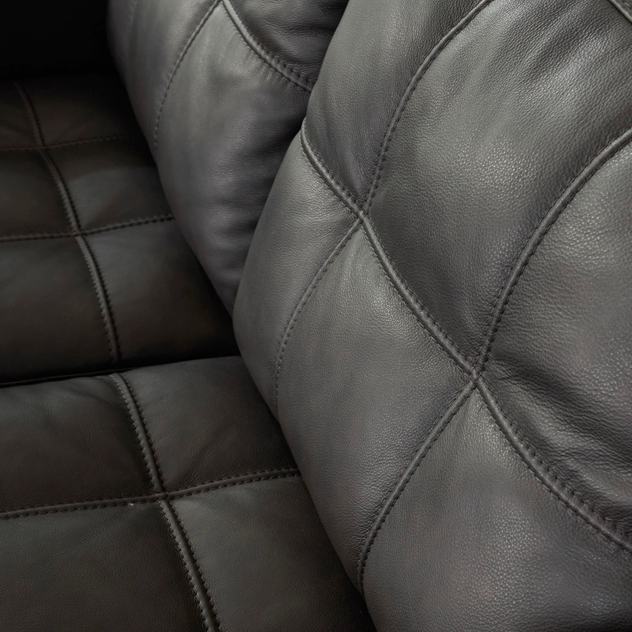 Luigi Loveseat - Thunder - Image 7
