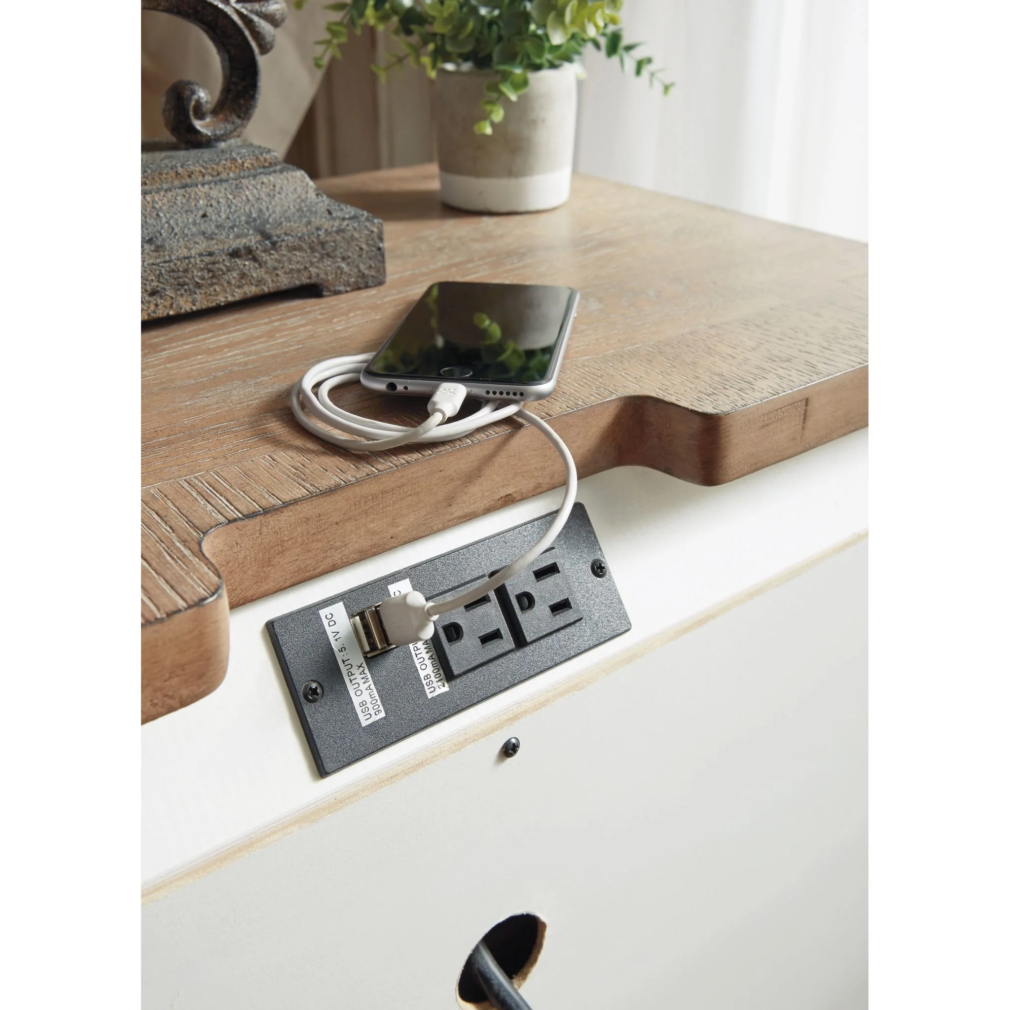 Realyn Nightstand - White - Image 6