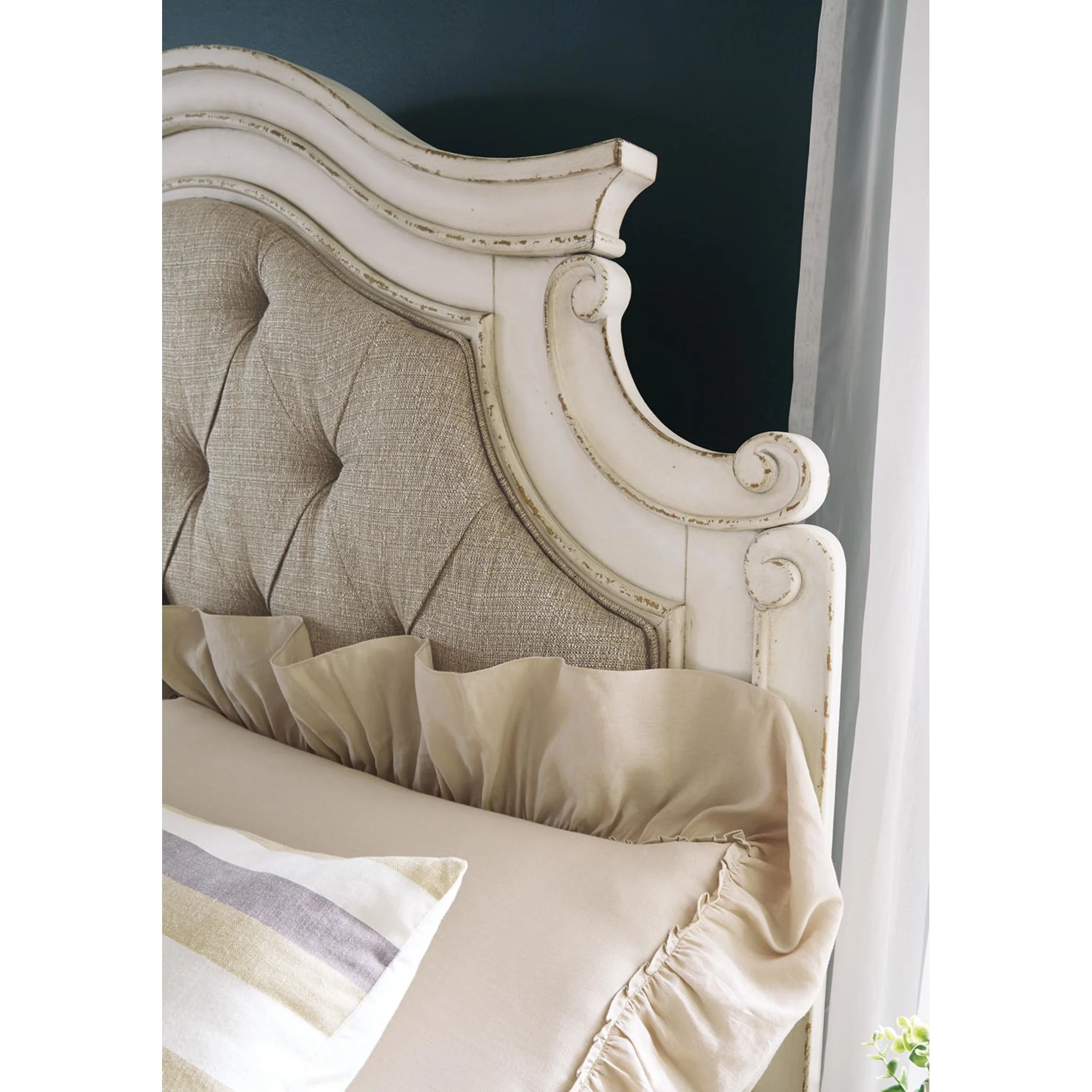 Realyn Panel Bed - White - Image 22