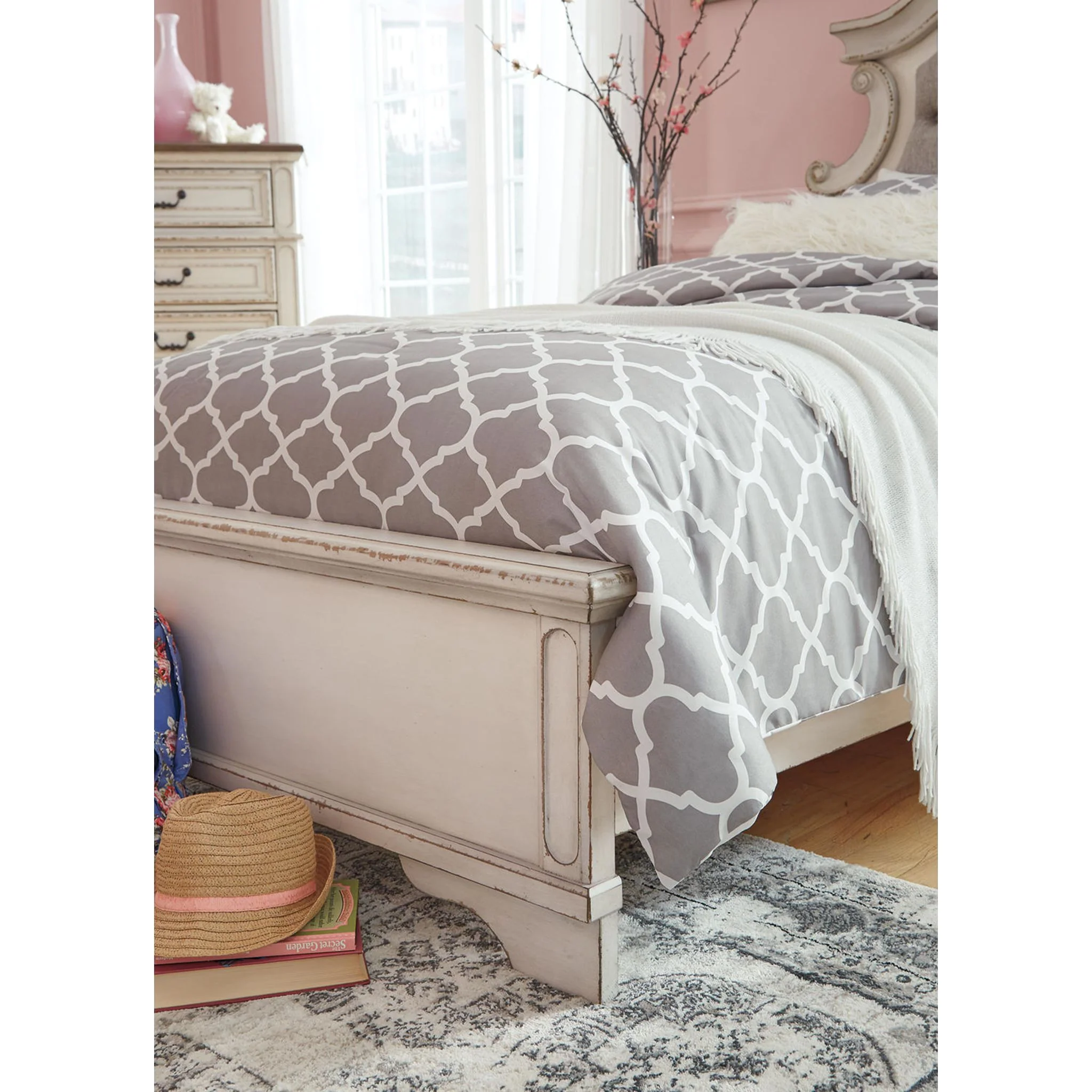 Realyn Panel Bed - White - Image 82